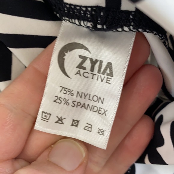 Zyia Active Brilliant 7/8 length Safari Leggings Size 4 NWOT - Picture 10 of 11